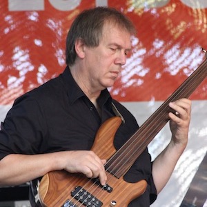 Martin Schlu, Bass