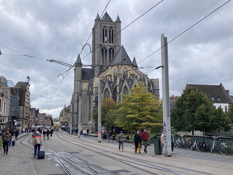 St.-Nikolaus-Kirche (Sint Niklaaskerk) am Emile-Braunplein