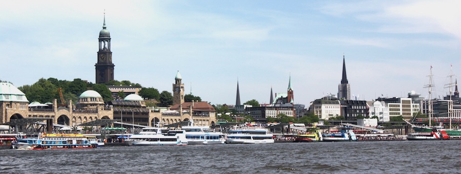 Der Michel von der Elbe aus