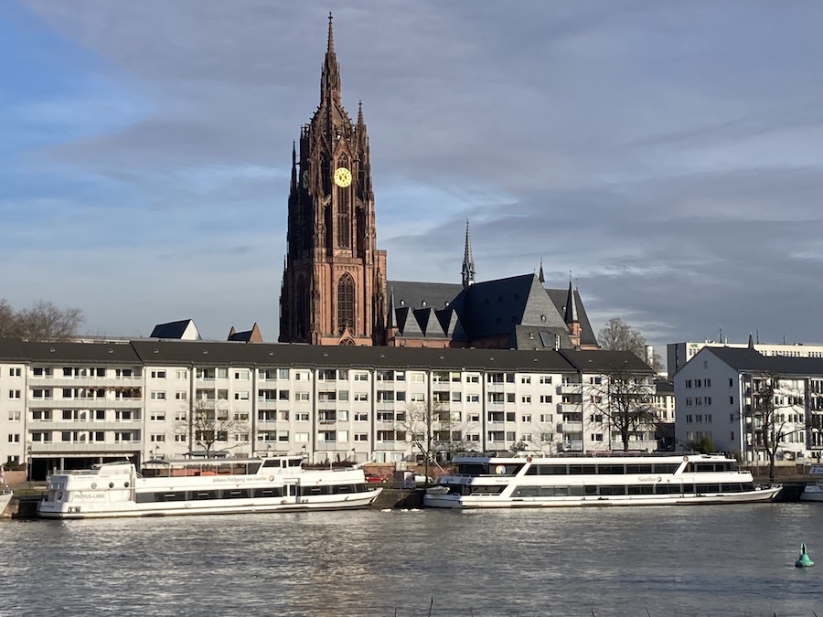 Der Dom vom anderen Mainufer (Sachsenhausen)