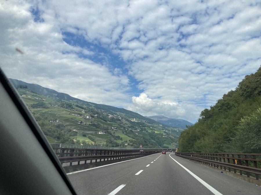 Autobahnabschnitt bei Lajen, kurz vor Klausen